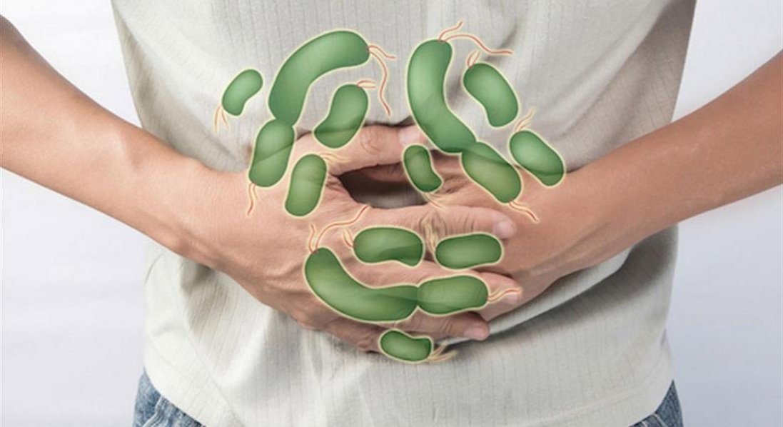 Ботулізм: чому звичні продукти раптом стають отруйними?