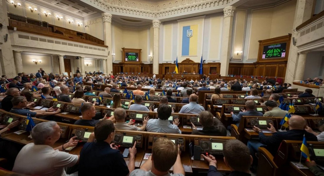 В Україні вимагають відновити трансляції засідань Верховної Ради