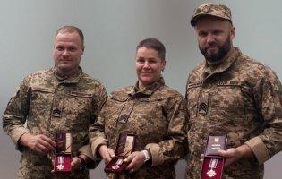 Трьох медиків волинської 100-ї бригади нагородив президент України