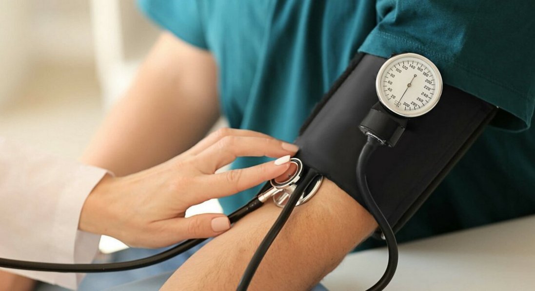 Як контролювати свій тиск, щоб не було інсульту?