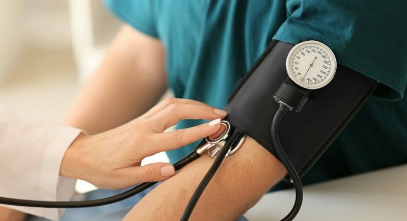 Як контролювати свій тиск, щоб не було інсульту?