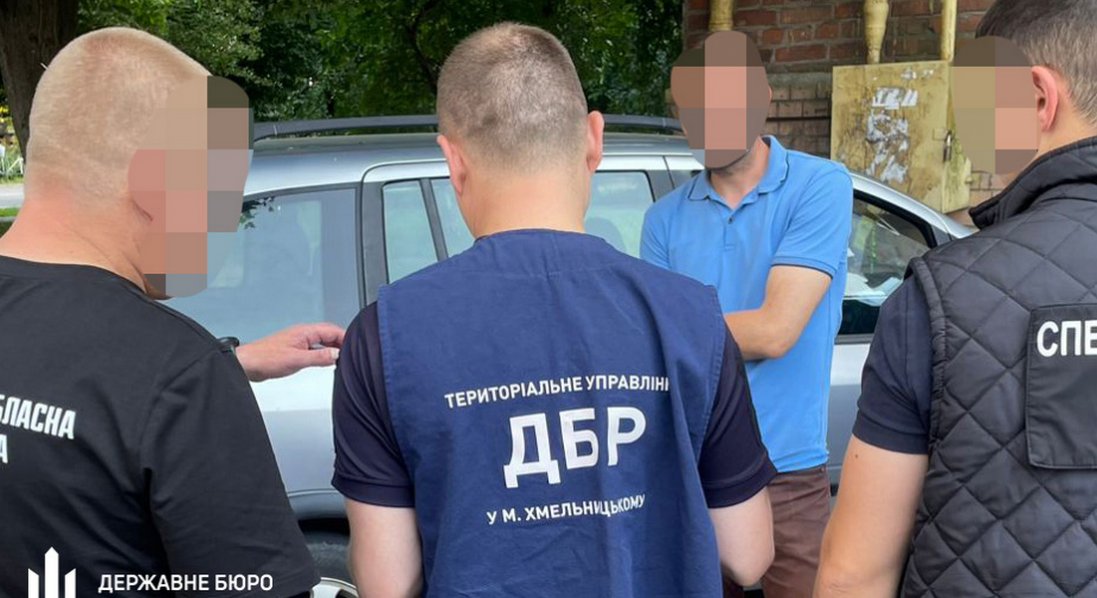 У Хмельницькому правоохоронець запропонував оформити групу інвалідності, щоб не повертати борг