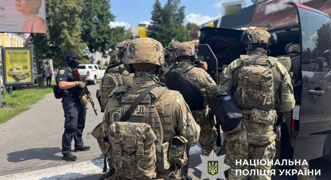 У Черкасах чоловік, який стріляв у «МакДональдзі», влучив у себе: його затримали