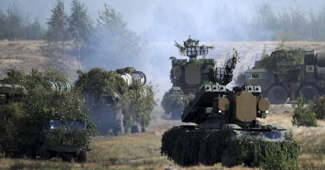 У білорусь прибули ешелони з військовими й технікою рф