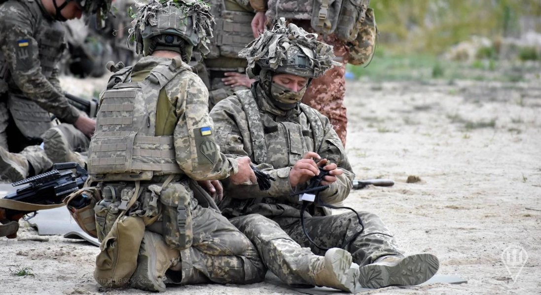 По навчальному підрозділу ЗСУ росіяни вдарили касетами: є загиблий