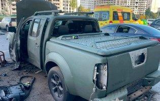У Києві вибухнуло авто, схоже на військове: власник підходив до машини