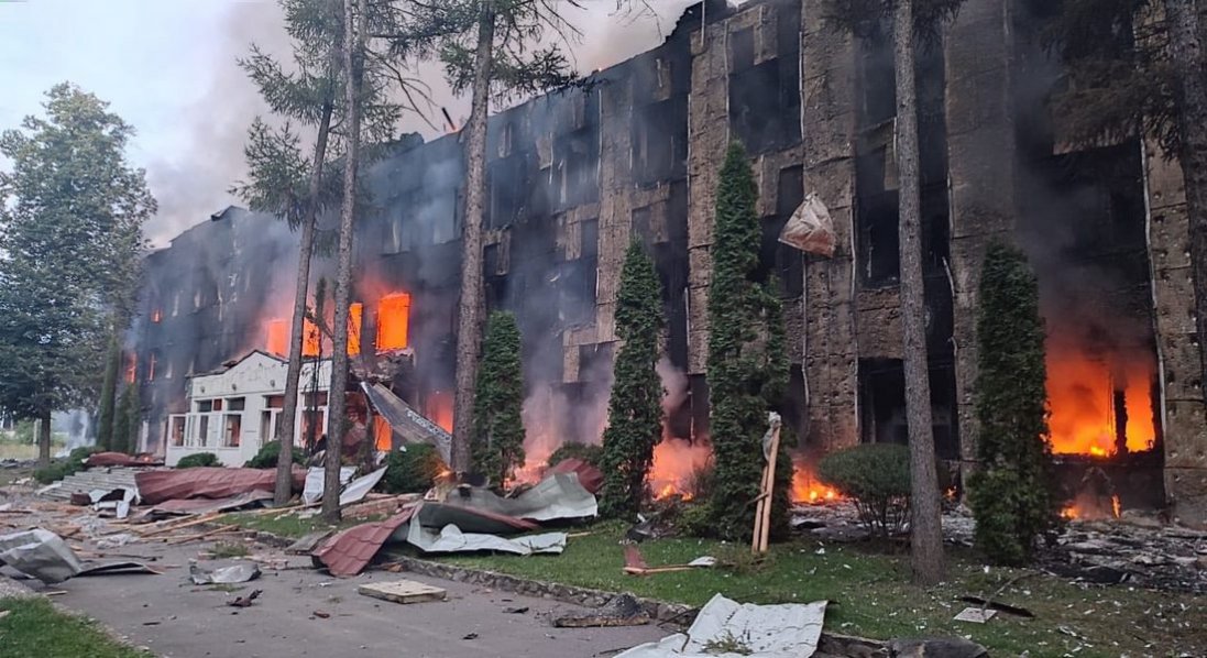 росіяни вдарили по університету в Сумах