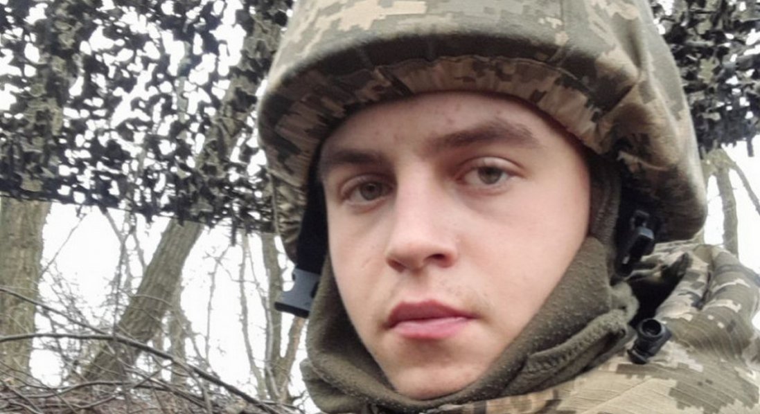 Останній лист бійця почув увесь світ, а поховати сироту досі не можуть