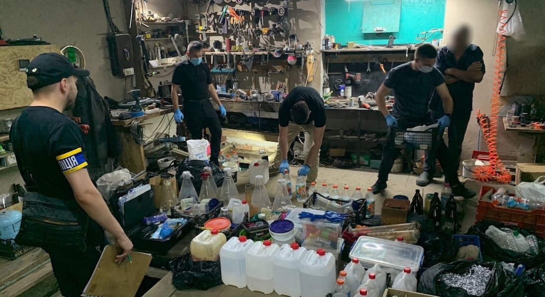 Волинянина та двох львів’ян викрили на організації нарколабораторії: дохід - 2 млн грн на місяць