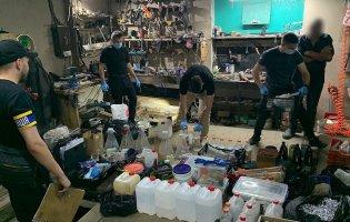 Волинянина та двох львів’ян викрили на організації нарколабораторії: дохід - 2 млн грн на місяць