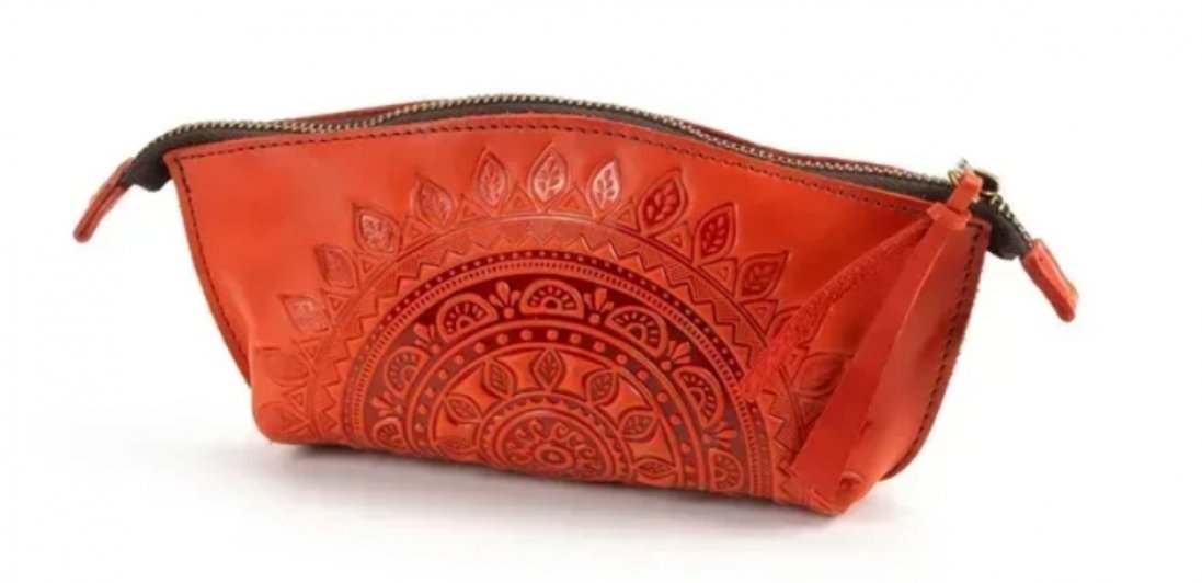 Як правильно доглядати за шкіряними косметичками, щоб вони служили роками