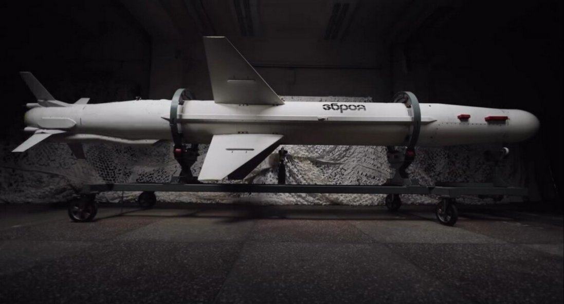 Україна вперше показала далекобійну ракету «Довгий Нептун»