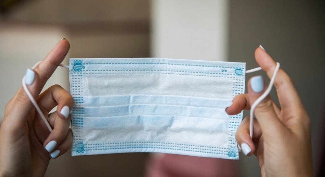 У кількох містах України ввели масковий режим у лікарнях через COVID-19