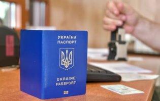 Прикордонники почали випускати з України чоловіків у віці до 22 років