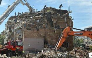 У Києві одразу дві ракети влучили в житловий будинок