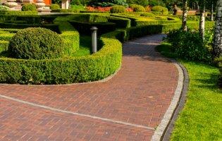 Коли дизайн зустрічається з міцністю: тротуарна плитка як основа ландшафтного благоустрою