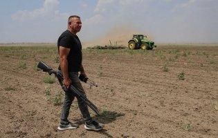 Самотужки розміновував поля: донька загиблого фермера з Херсонщини просить надати йому звання Героя України