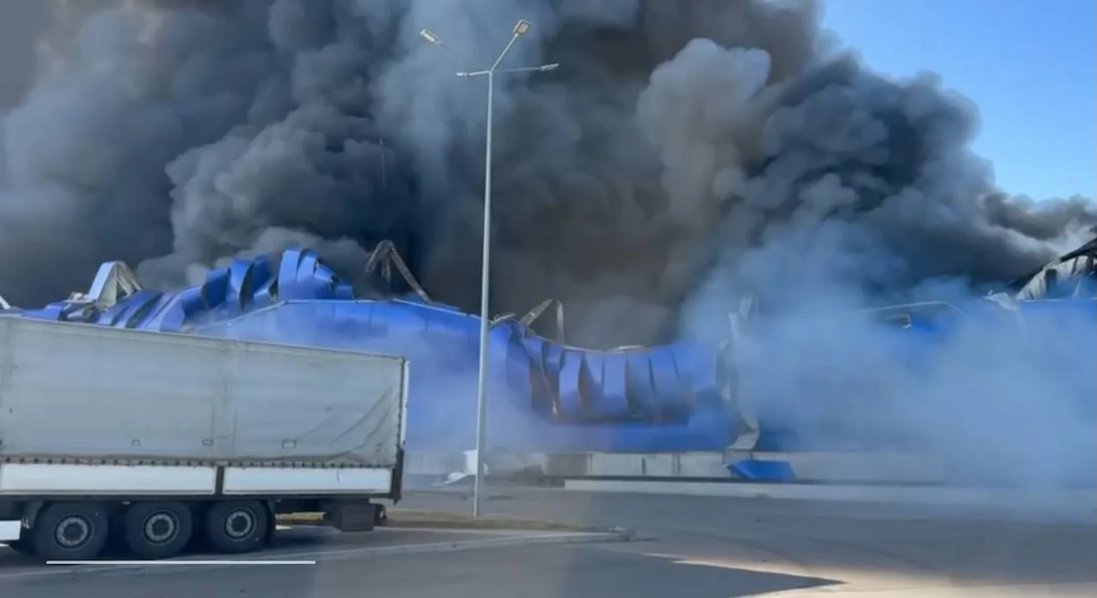 На Київщині росіяни обстріляли логістичний центр «Епіцентру»