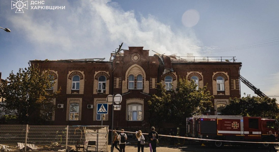росіяни поцілили по навчальному закладу у Харкові