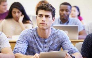 Скільки хлопців вступили у 2025 році в три провідні виші України