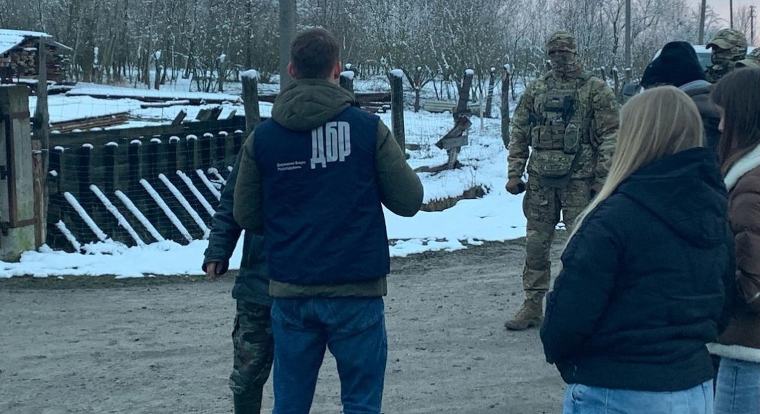 На Волині правоохоронець організував вирубку лісу