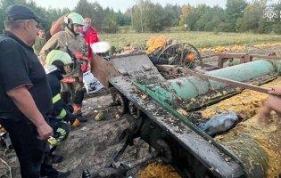 На Волині фермеру затисло ногу в комбайні