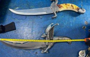 Через «Ягодин» іноземець намагався провезти холодну зброю і предмети старовини