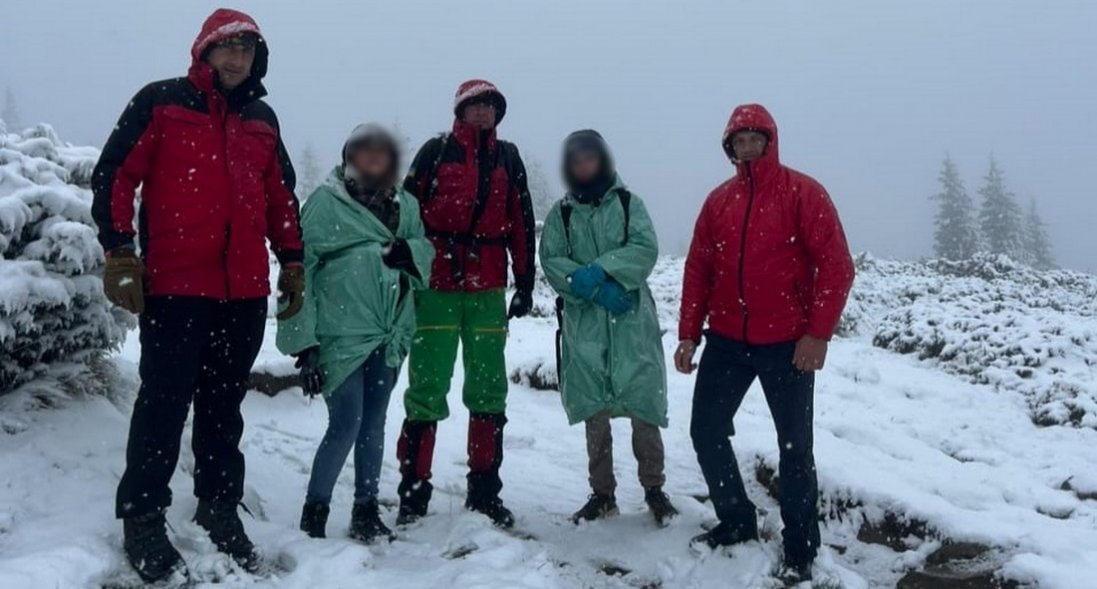 Під час підйому на Говерлу заблукала туристка з 15-річним сином