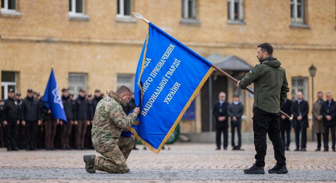 Президент Зеленський вручив бойовий прапор 20-й бригаді «Любарт» 1- корпусу НГУ «АЗОВ»