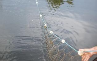 На Сумщині російський дрон влучив у човен із рибалками