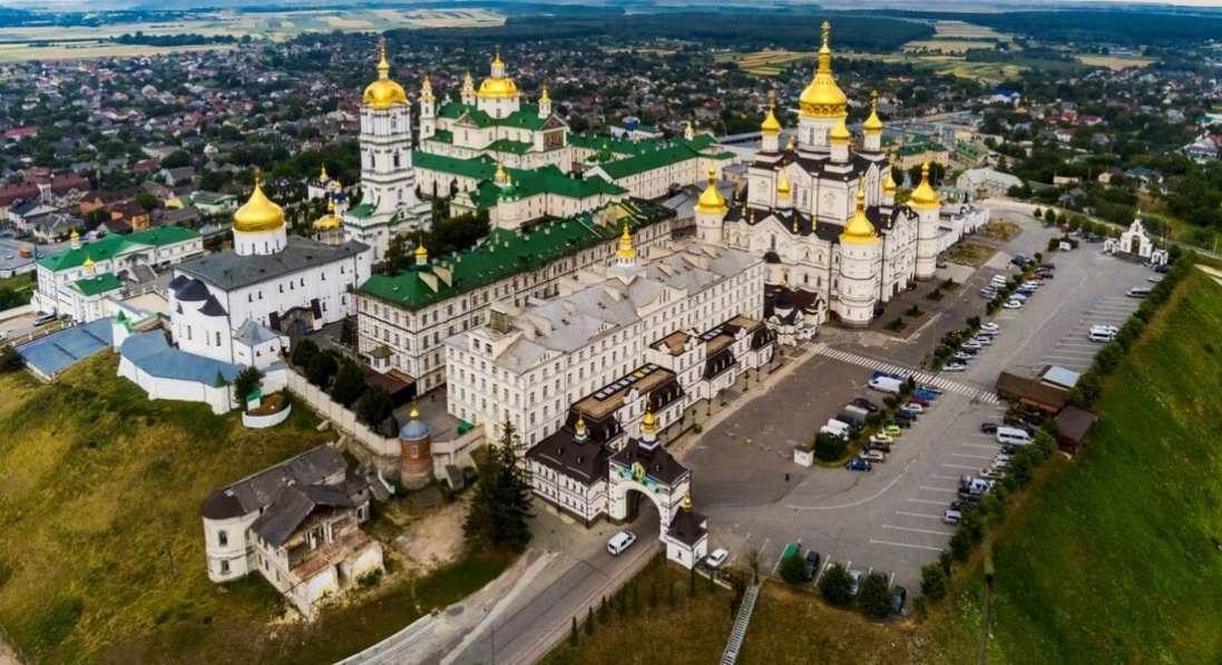 На Тернопільщині поліція проводить обшуки в Почаївській лаврі