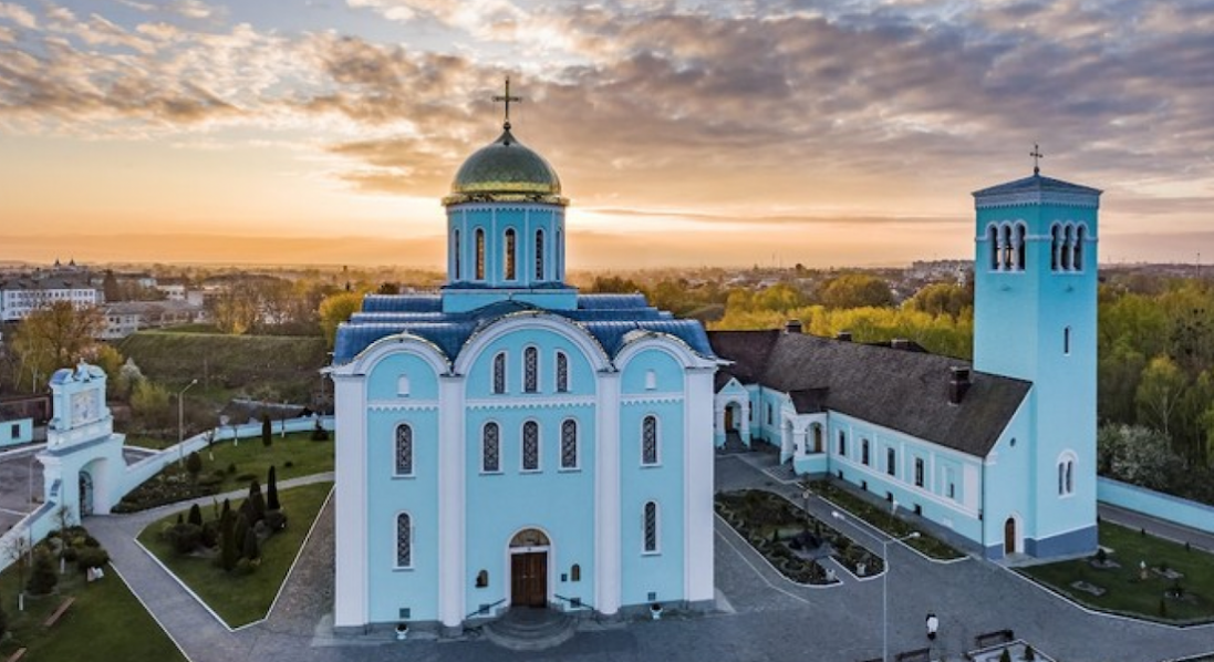 У Володимирі поліція забезпечує охорону біля Успенського собору