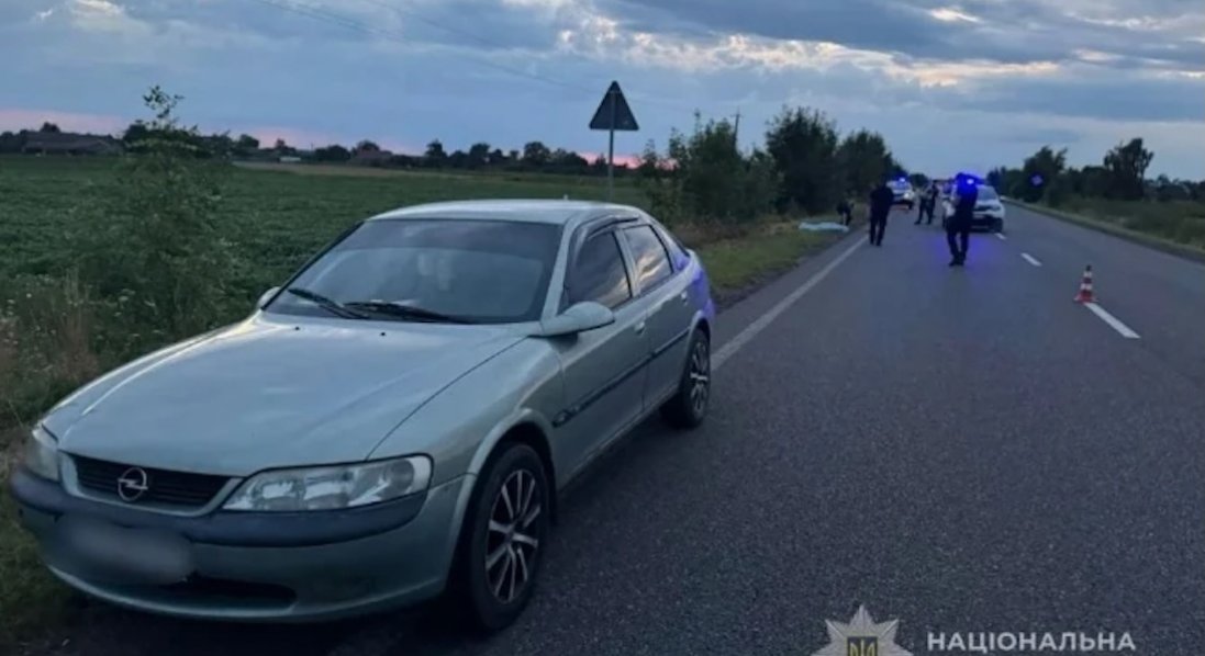 На Волині жінка вистрибнула під час руху з авто і загинула