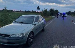 На Волині жінка вистрибнула під час руху з авто і загинула
