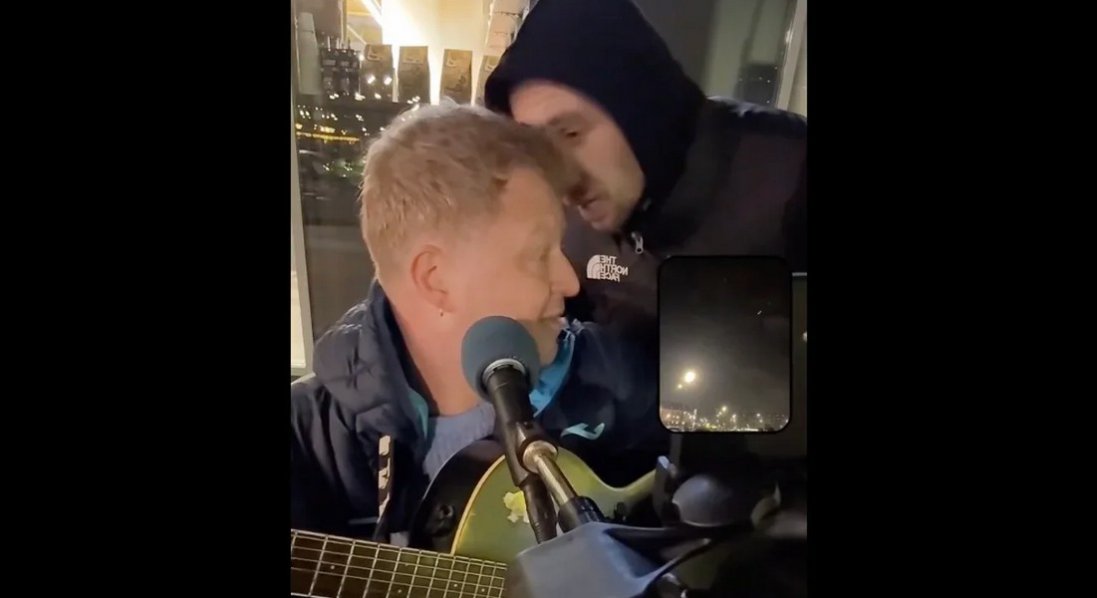 У Києві музиканта на колісному кріслі облаяли за відмову співати російською: що зробила поліція