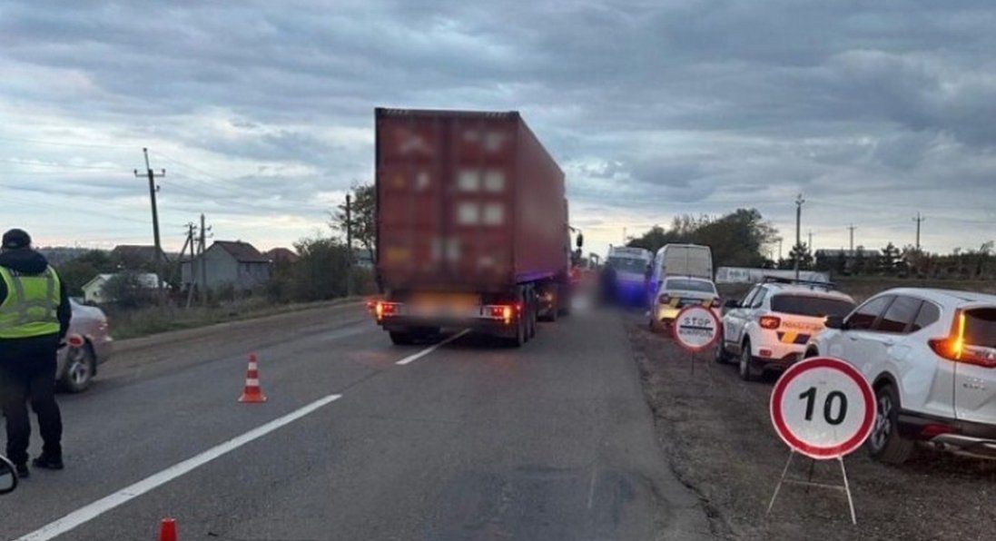 Біля Одеси водій вантажівки збив на смерть двох військових на блокпосту