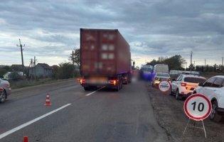 Біля Одеси водій вантажівки збив на смерть двох військових на блокпосту