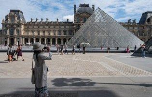 У Парижі за 7 хвилин пограбували Лувр