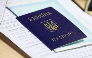 З українських паспортів зникне російська мова