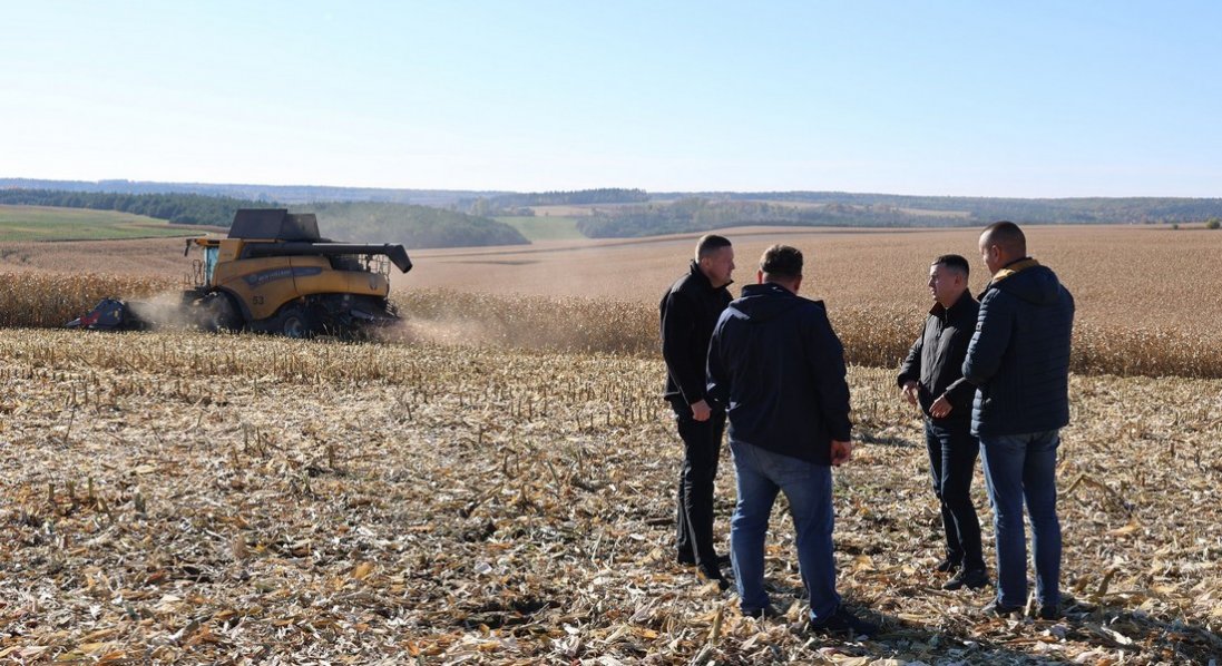 Рудницький ознайомився з ходом осінньо-польових робіт у Луцькому районі