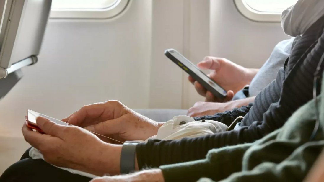 Які аксесуари потрібні у подорожі зі смартфоном?