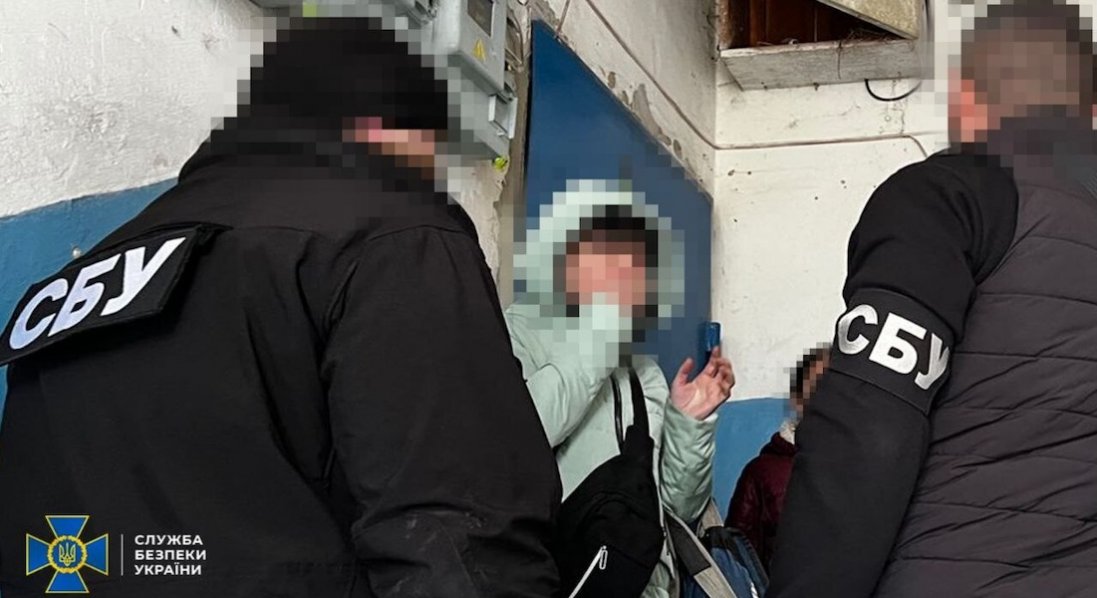 На Донеччині агентка рф під виглядом прибиральниці шпигувала в оселях українських воїнів