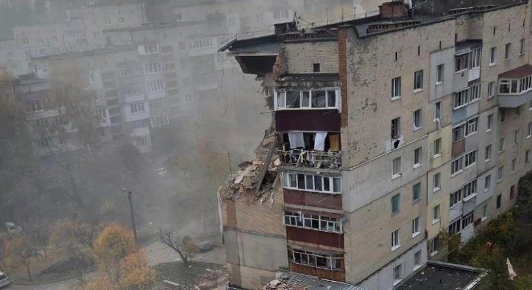 Вибух газу у Хмельницькому: з-під завалів дістали тіла двох людей