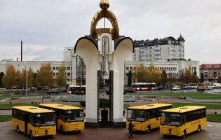 На Волині громади знову отримали шкільні автобуси
