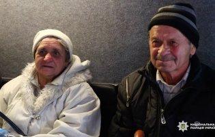 Боса йшла 16 кілометрів, тікаючи від обстрілів: на Донеччині пенсіонери вирушили з Торського до Лиману