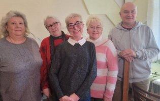 У Луцьку волонтери шиють одяг для військових у квартирі