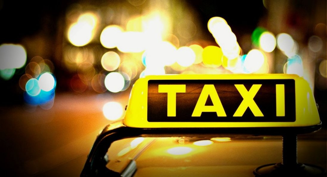 Відмовився говорити російською мовою: у Дніпрі пасажирка таксі агресувала до водія