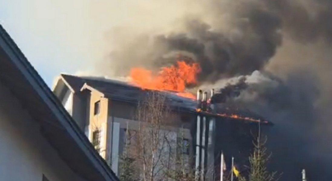 У Буковелі горить готель