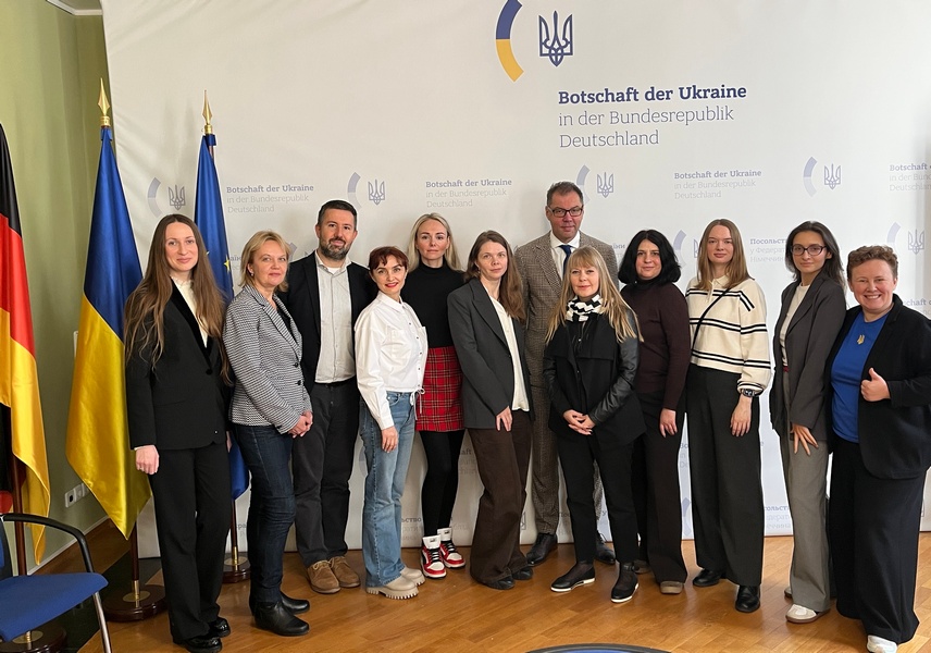 Учасники навчальної поїздки – із послом України в Німеччині Олексієм Макеєвим