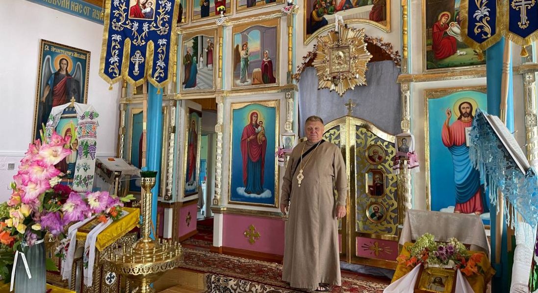 Священник із громадою звели святиню у стінах колишнього магазину